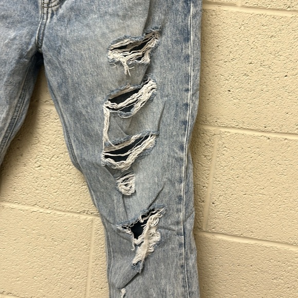 Maurice’s KanCan Distressed Jeans - Picture 4 of 8